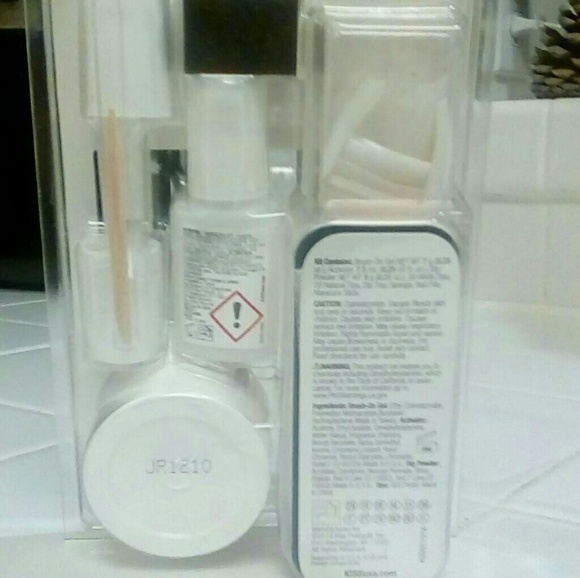 🔺SOLD🔺Nail Care💋KISS Salon Dip Kit Brand New!💋 - Picture 4 of 6